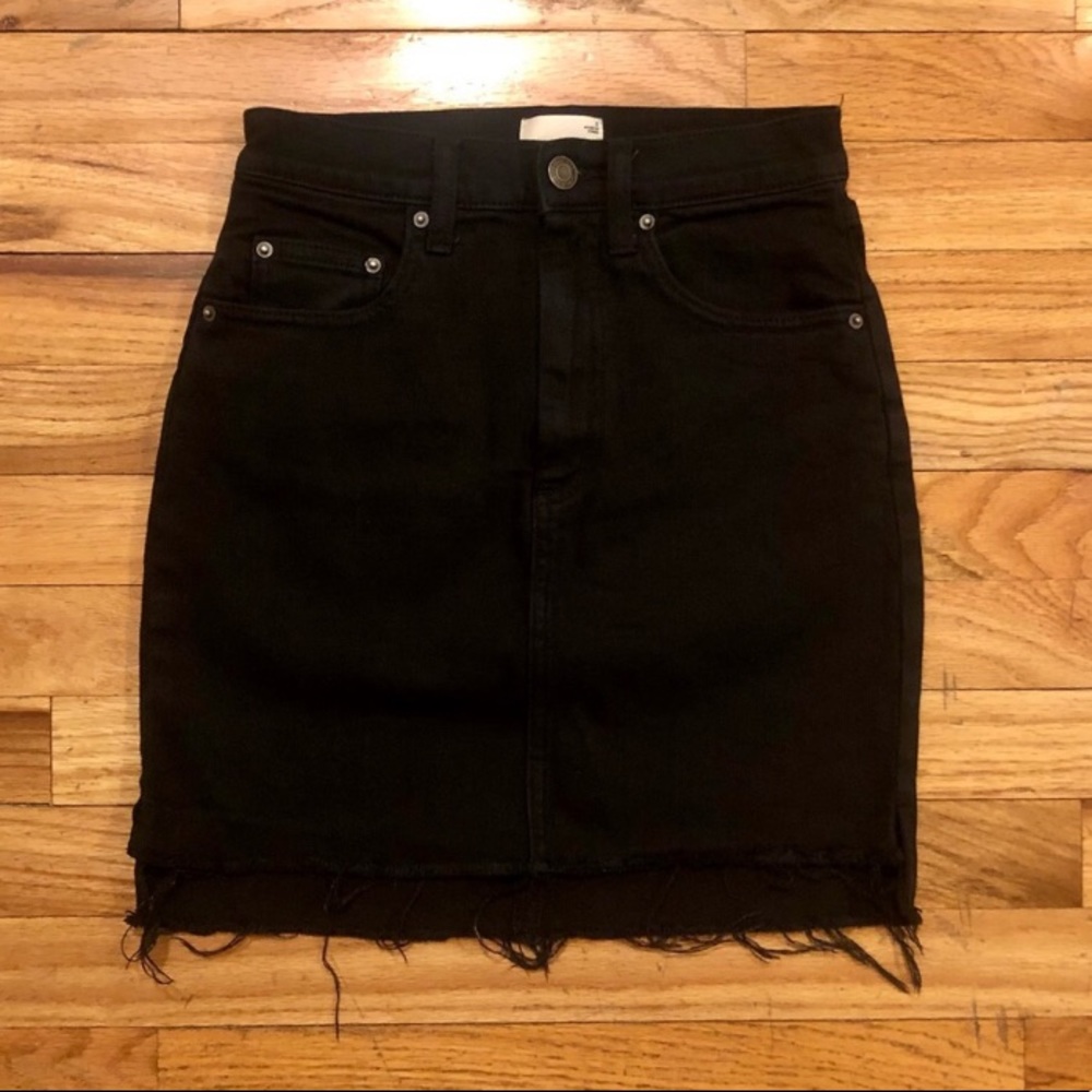 Wilfred Free Black Denim Mini Skirt with raw cut hem size 2 - Picture 8 of 9